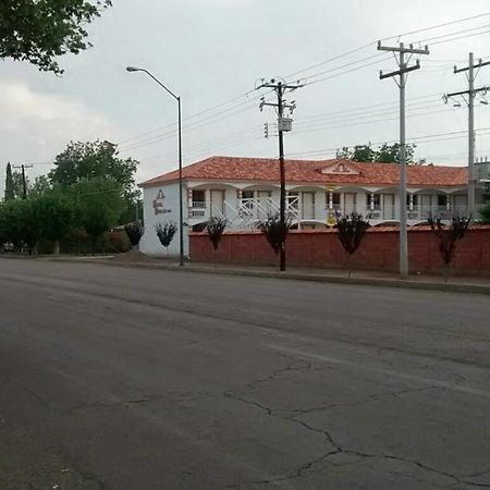 Hotel Dublan Inn Nuevo Casas Grandes Exterior photo